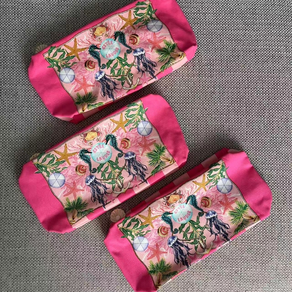 3/10$ Estee Lauder Makeup Bags